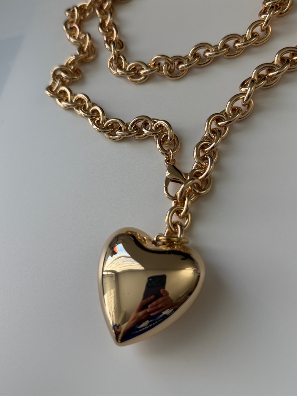 NWOT Roxanne Assoulin puffy heart shiny Gold necklace - Picture 2 of 3